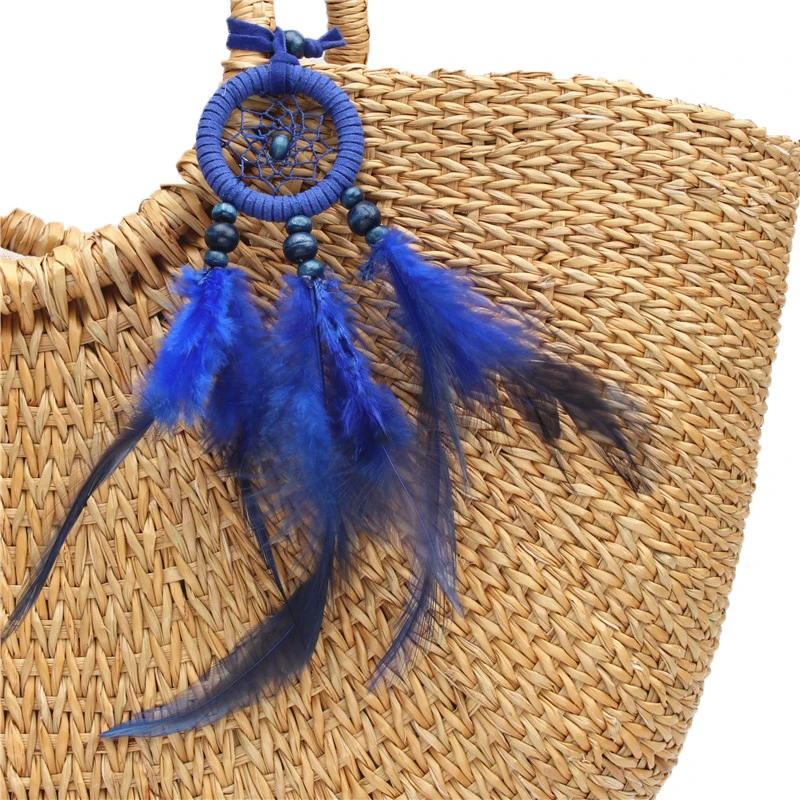 Брелки Ловец снов в стиле бохо с разноцветными перьями и деревянными листьями