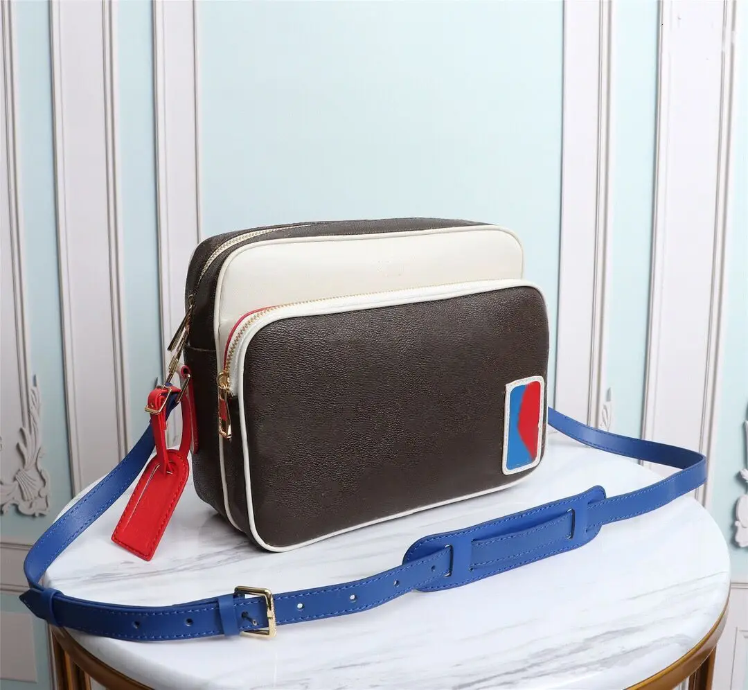 

Men's and women's leather messenger bag shoulder messenger bag classic all-match shopping dating messenger bag