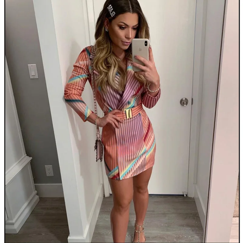 

Женское Короткое платье-блейзер в полоску, с длинным рукавом