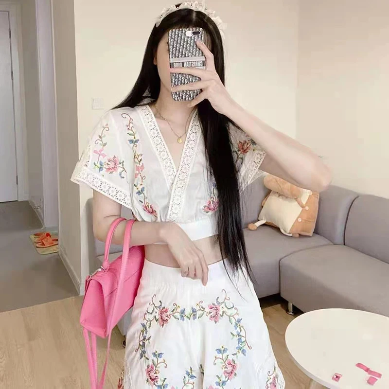 

Floral Embroidery Two Piece Set Women Summer Tracksuit Cropped Shirts + High Waist Shorts Set Sexy Hollow Vintage 2021 C208