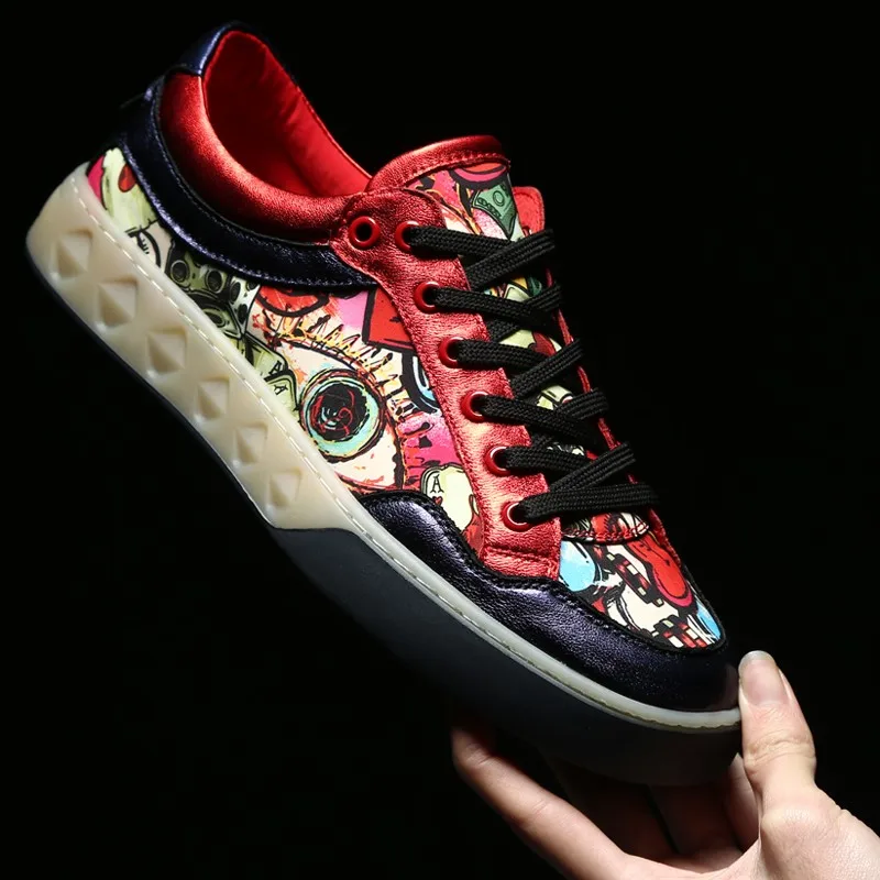 Бежевый Модная мужская повседневная обувь из овечьей кожи на плоской подошве с принтом граффити; Новинка года; мужские кроссовки с круглым носком на шнуровке; кроссовки - Цвет: Бежевый