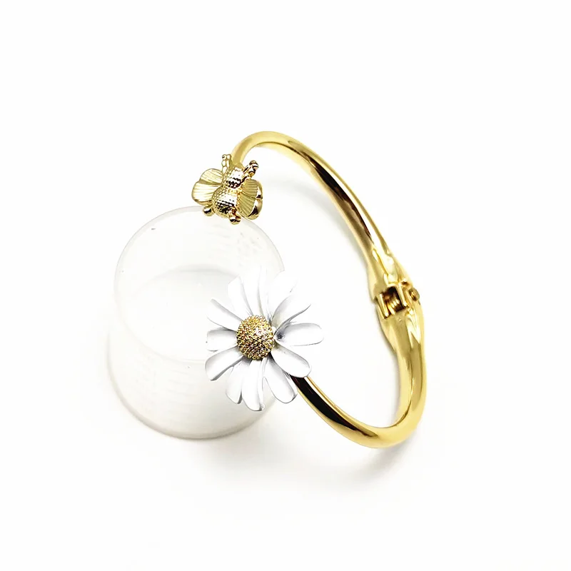 

2021 Hot product small daisy bracelet Women adjustable bracelet bee gold bracelet Bohemian flowers ladies fashion bracelet girl