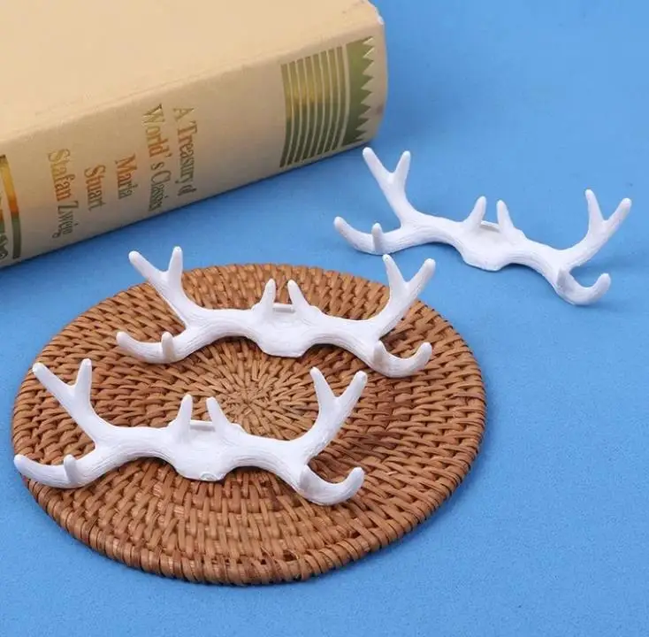 

100pcs/lot Wedding Decoration Resin Antler Place Card Holder for Wedding Favors Supplies Wholesale SN981
