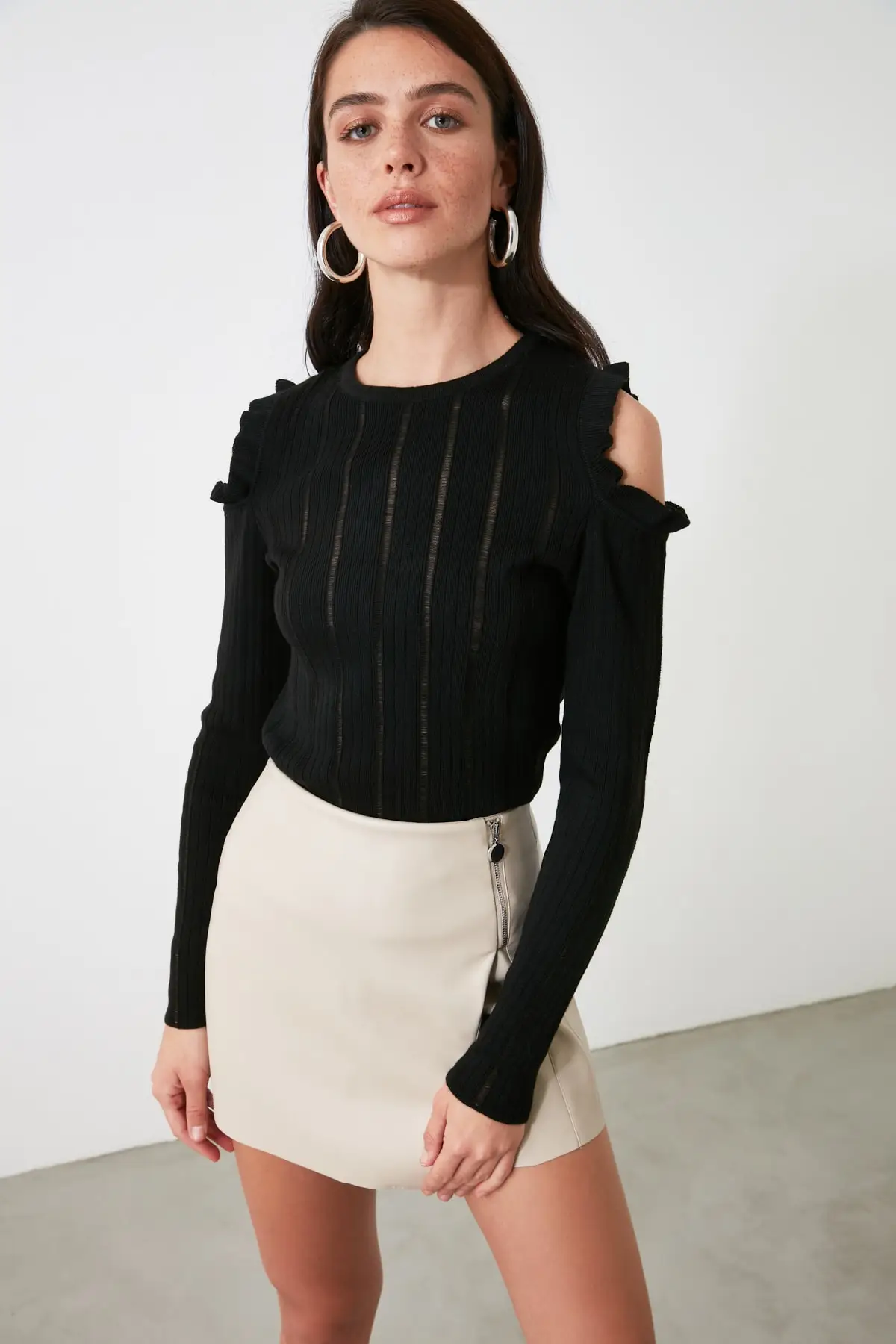 

Trendyol Cut Out Detail Knitwear Sweater TWOAW20KZ0433