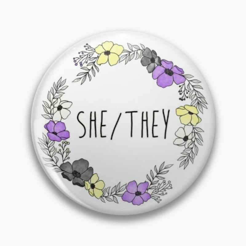 

Мягкая булавка для пуговиц She They nonбинарный флаг, креативный декоративный значок, брошь, модный Забавный мультяшный подарок, милый металлический воротник, лацкан для шляпы