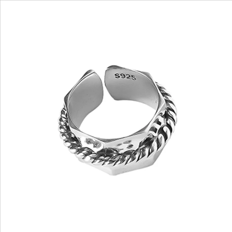 

Retro Polygon Woven Twist Made Old Ring Light Luxury Design Sense Cross Hollow Men and Women Holiday Gifts Party Jewelry Wholesa