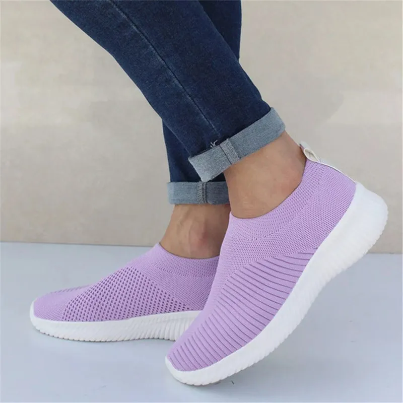 Purple Женские кроссовки из сетчатого материала; мягкая женская трикотажная белая Вулканизированная обувь; Повседневные слипоны; женская обувь на плоской подошве; удобная прогулочная обувь - Цвет: Purple