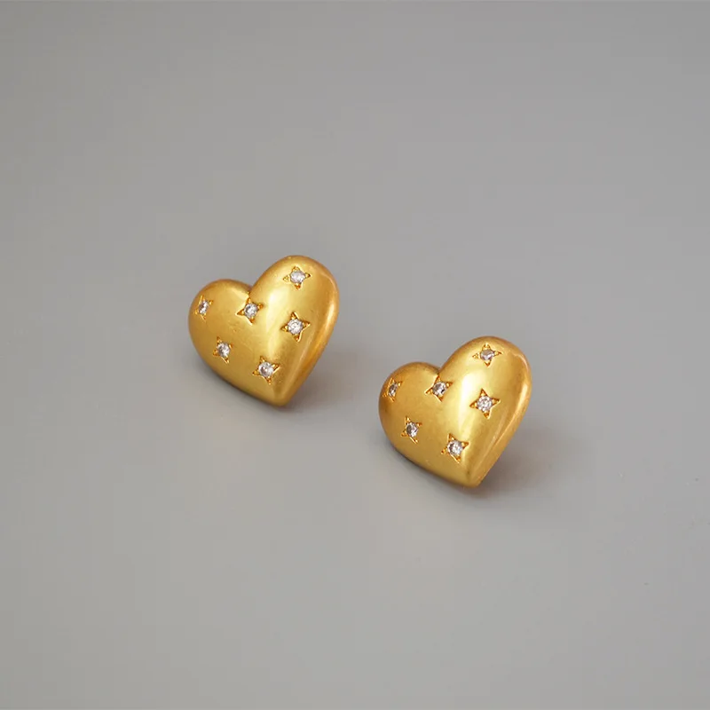 

CMajor Trendy Brass Jewelry Temperament Personality Elegant Delicate Heart-shaped Gold Color Fashion CZ Stud Earrings for Women