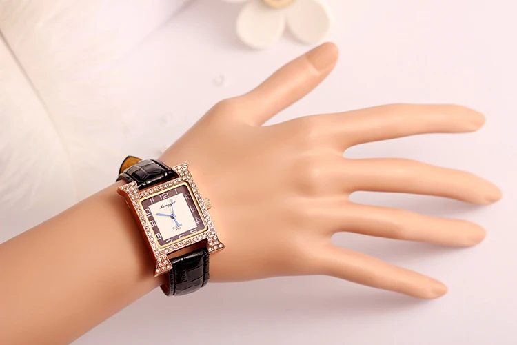 

NewProducts Hot Sale Fashion Crystal Rhinestone Women Watch Luxury Leather Strap Casual Waterproof Quartz Women Watch Women Gift
