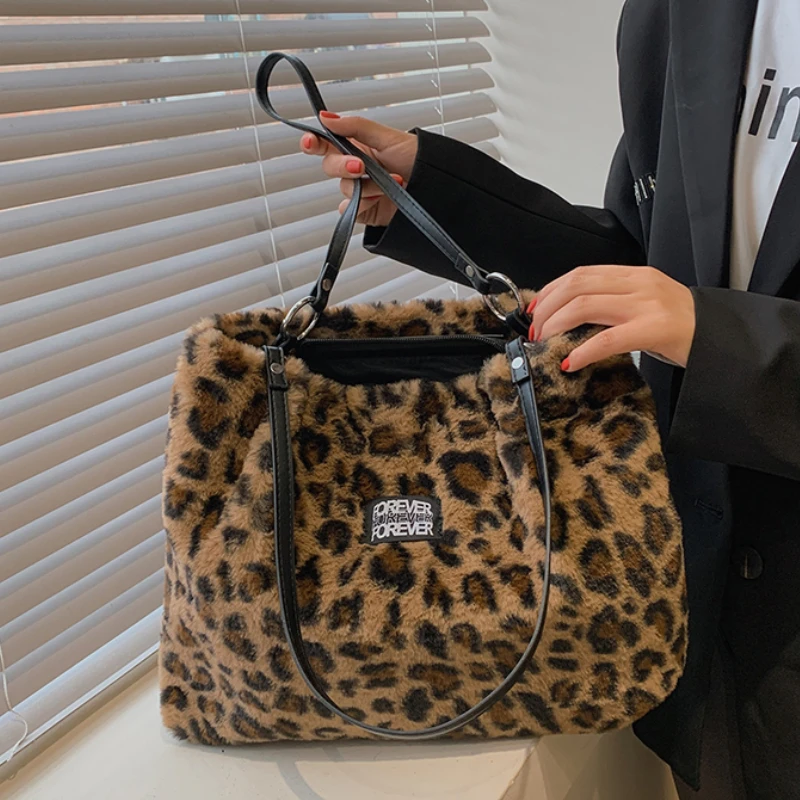 

2022 Women Leopard Large High Capacity Totes Soft FAUX Fur Bucket Bags High Quality Ladies Bag Elegant 2022 Winter Cute Tote Bag