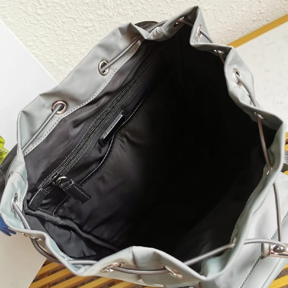 

2021 Men's Nylon Waterproof Outdoor Travel Student School Bag Backpack27CM