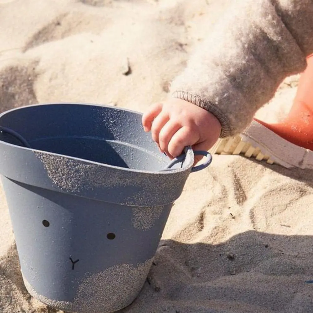 

Seaside Parent-child Playing Water Silicone Bucket Beach Toys Summer Sand Digging Tool Belt Shovel Game Bucket