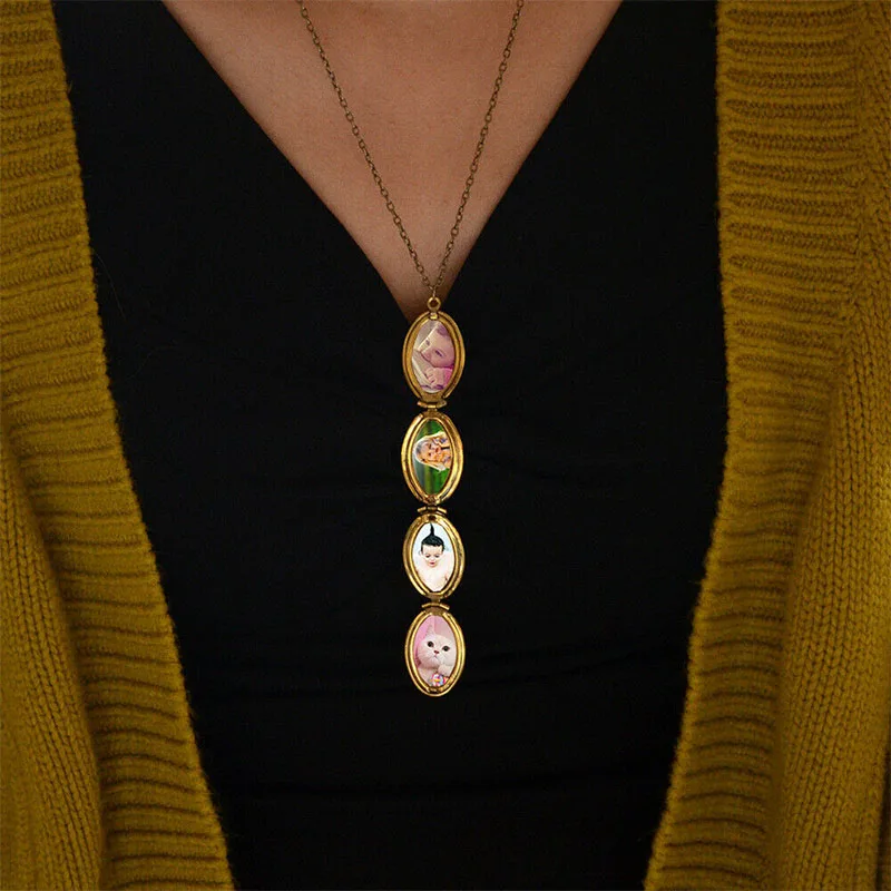 

Oval Carved Flower stripe Locket Magic 4 Photo Pendant Necklace Women Vintage Ancient Brass Opening Photo Box Jewelry