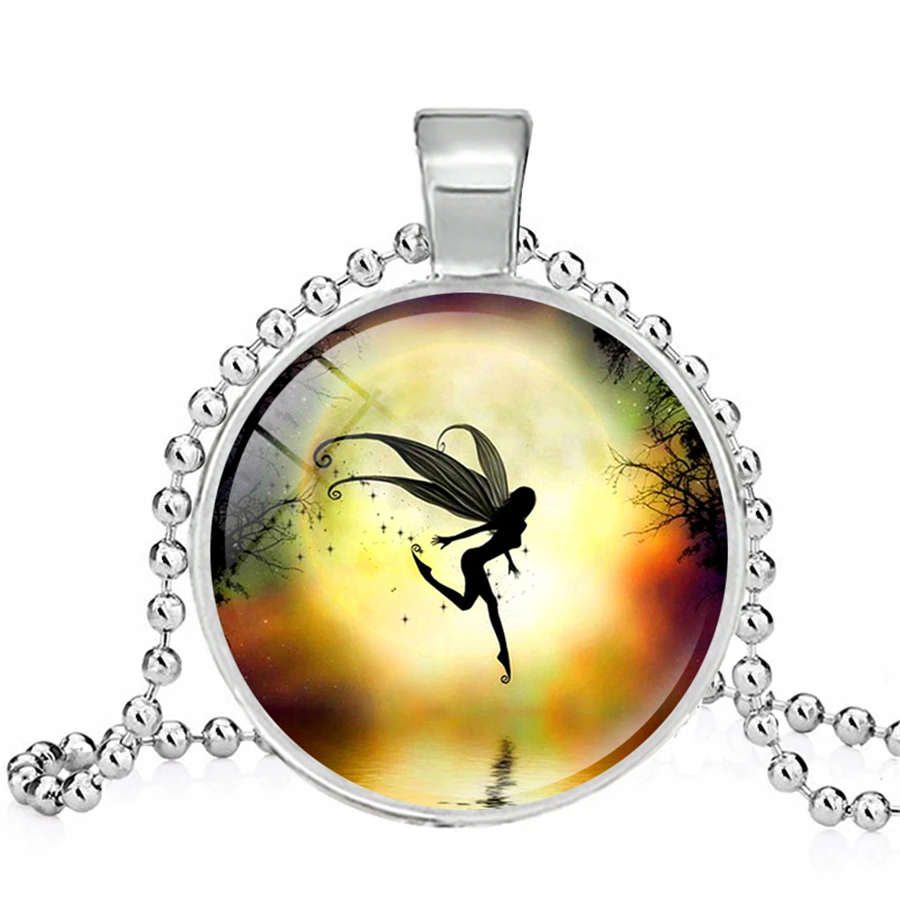 Сказочная принцесса красота ожерелья с эльфами мечта прекрасный крыло эльф сидя