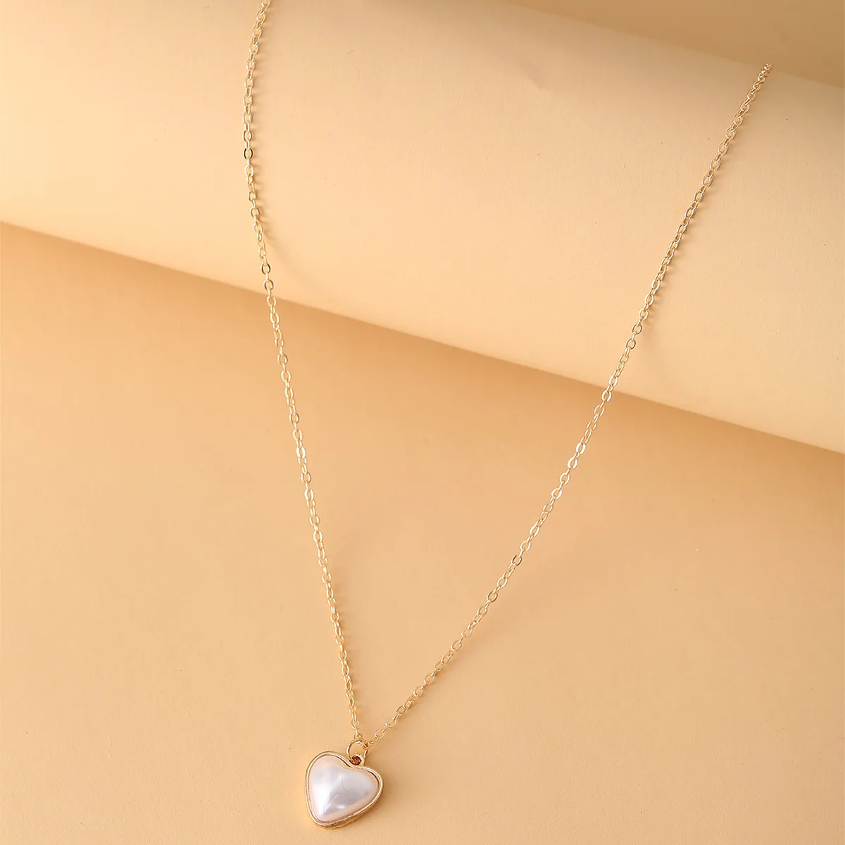 

Luxury Love Pearl Necklace with Heart Pendant Necklaces for Women Neck Chain Around Neck Clavicle Chain Collares Choker Jewellry