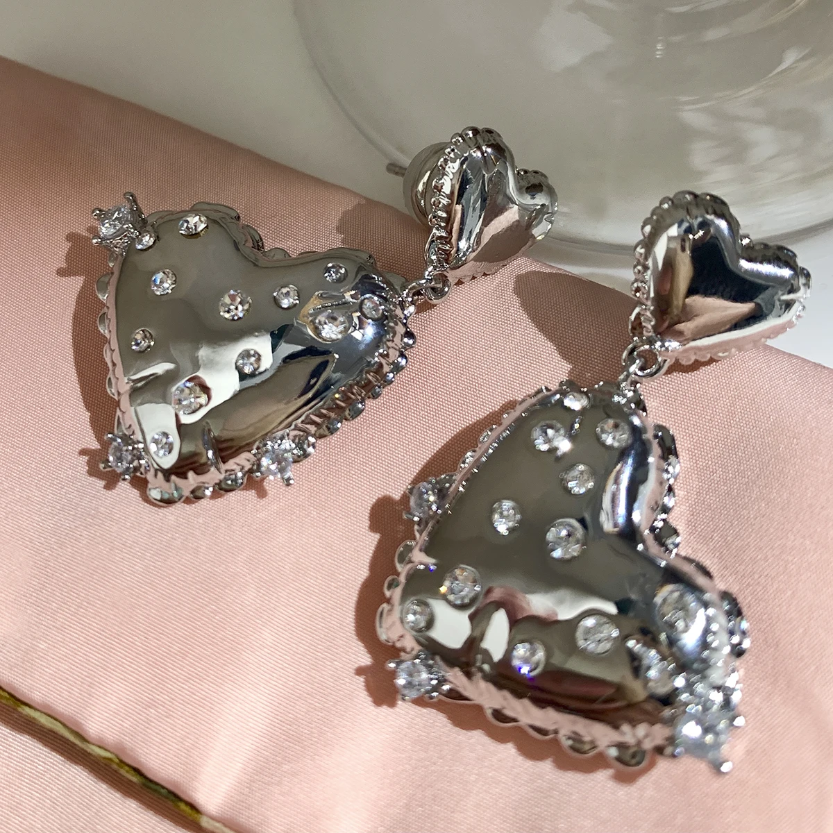 

Advanced sweet cool playful advertising balloon drum face love diamond earrings earrings female