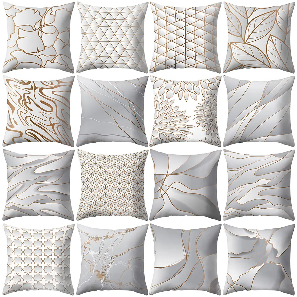 Декоративная наволочка из микрофибры персикового цвета с мраморным узором