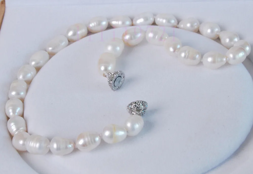 

10-11MM white Freshwater cultured pearl necklace 18"