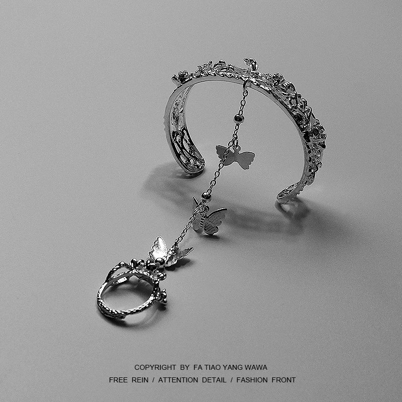 

Ancient bell ring bracelet Hanfu bracelet bracelet Chinese wind GongLing gift palace restoring ancient ways adorn article