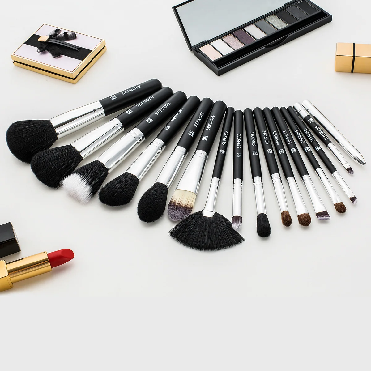 

Makeup brush 15 sets of makeup brush, wooden handle, a set of makeup eyeliner, high-end makeup tools.