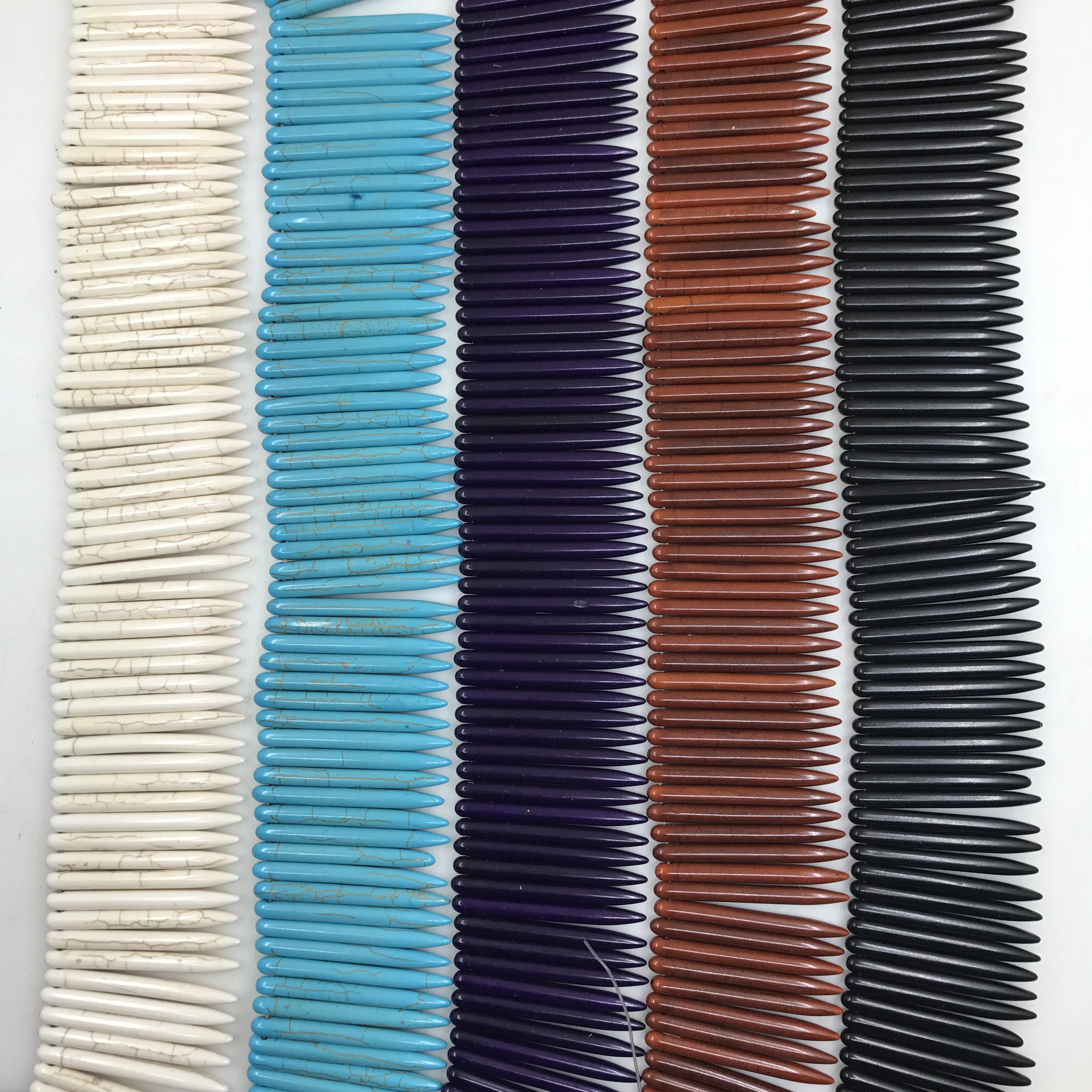 2 нити в партии, круглые бирюзовые бусины с шипами, подвески в виде Клыка, ожерелья, серьги, ювелирные изделия