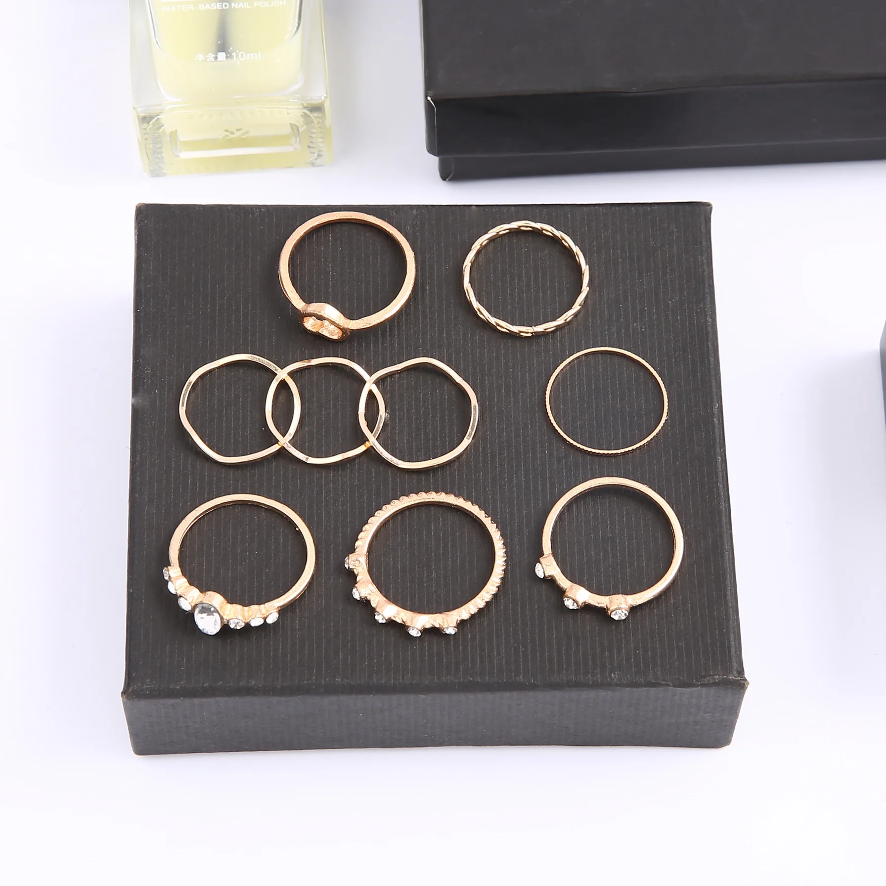 

9 Pcs/Set Trendy Hollow Love Geometric Wavy Rings Set for Women Twist Knuckle Finger Ring Party Fashion Jewelry