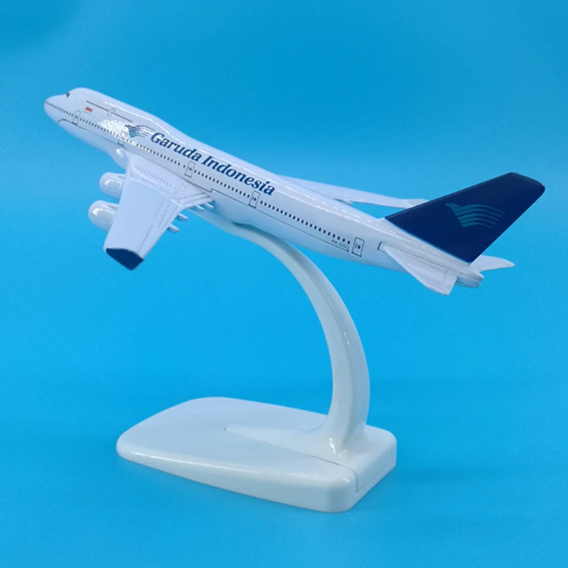 Масштаб 1:400 16 см авиамодель авиасамолета Garuda Indonesia Airlines из металлического сплава