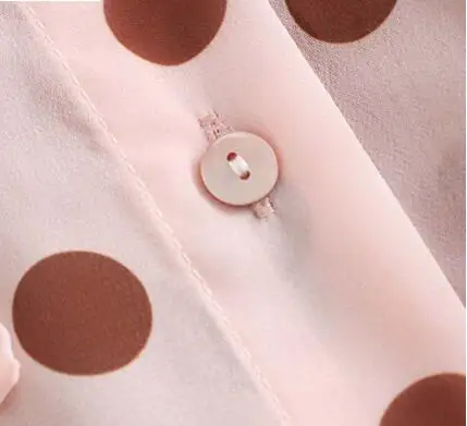 Женская милая рубашка с принтом в розовое горошек длинными рукавами необычным