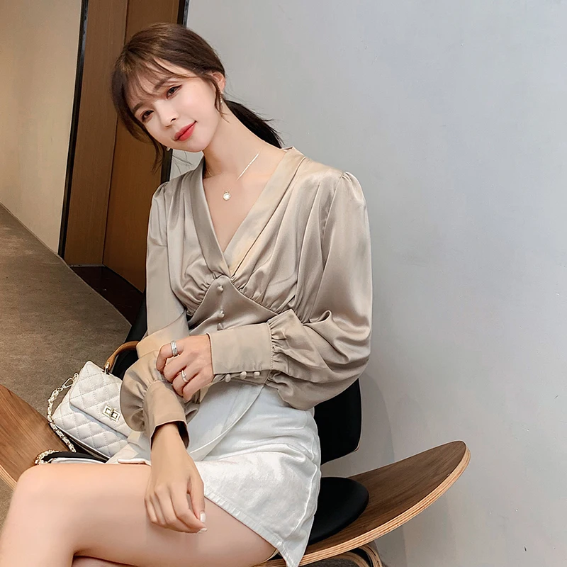 KINOMI 2019 New Autumn Long Sleeve Elegant Short Blouse Female V-Neck OL Style Women Fashion Blouses Shirts Office Lady White |