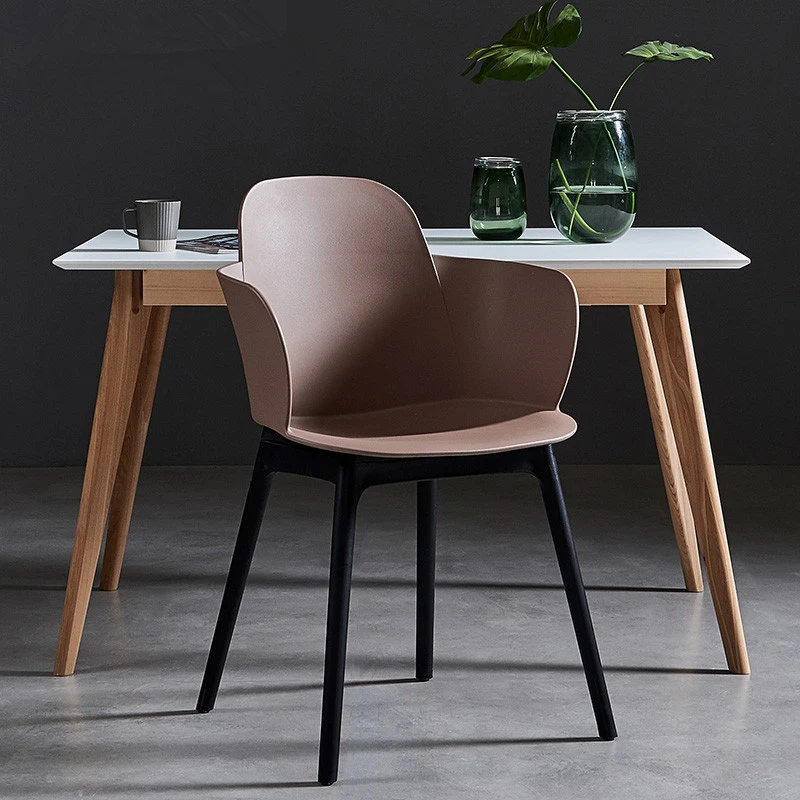 Обеденный стул с молоком пластиковый для работы в офисе |