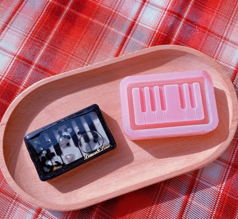 

wsy-077 3D cute piano shape quicksand silicone mold resin shaker mold round silicone mold handmade