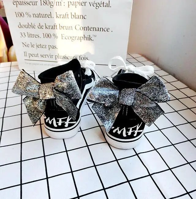 Модные милые блестящими бантами короткие носки женские полусапожки на шнурках с