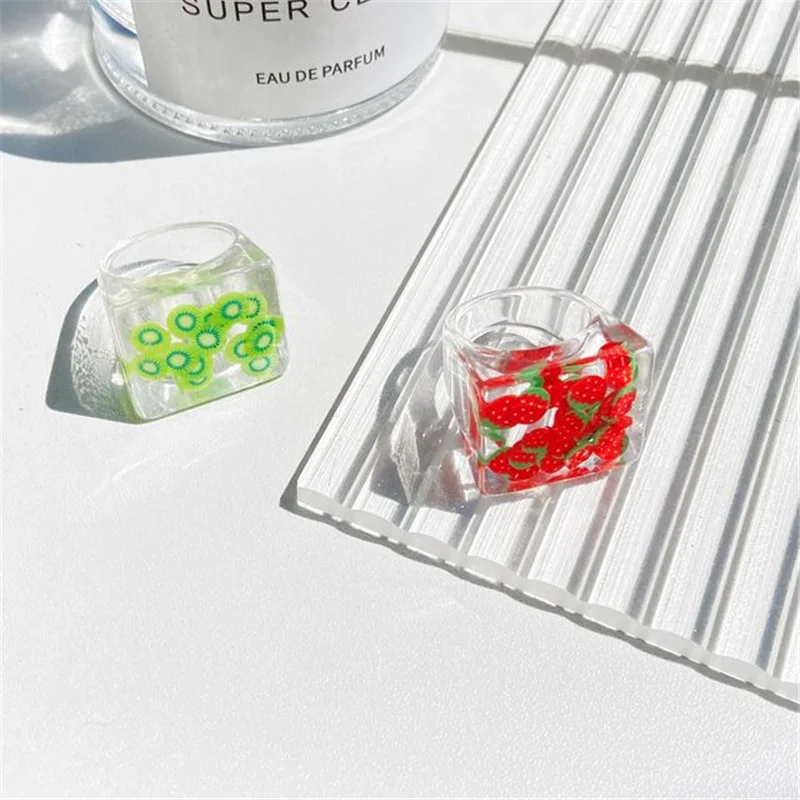 

2021 Jewelry Summer Fashion Strawberry Kiwi Fruit Ring Resin Character Transparent Candy Loving Female Ring