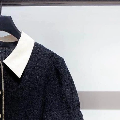 

Осень-зима 2020, новое темпераментное однорядное приталенное платье с отложным воротником и металлической пряжкой