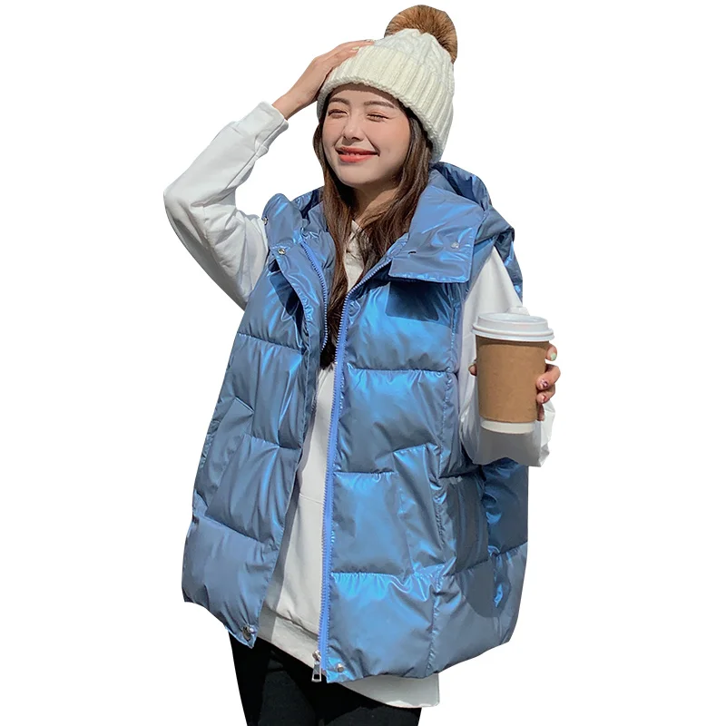 

Жилет женский осенне-зимний с капюшоном и карманами