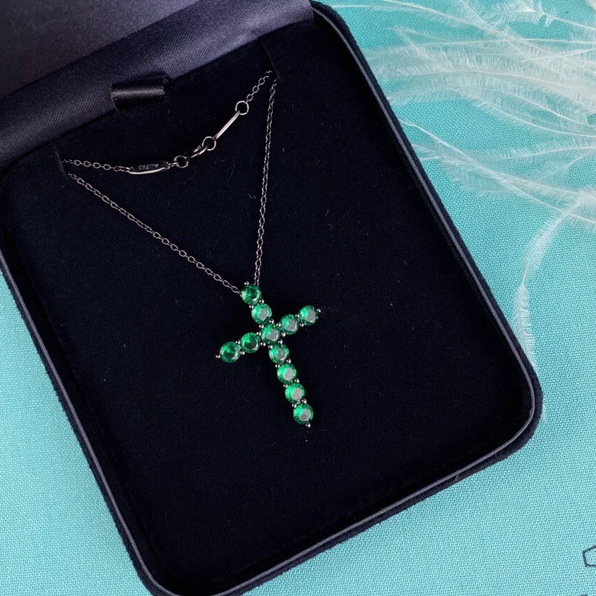 

Shipei Vintage 925 Sterling Silver Emerald Cross Round Cut Gemstone Wedding Fine Jewelry Engagement Pendant Necklace Wholesale