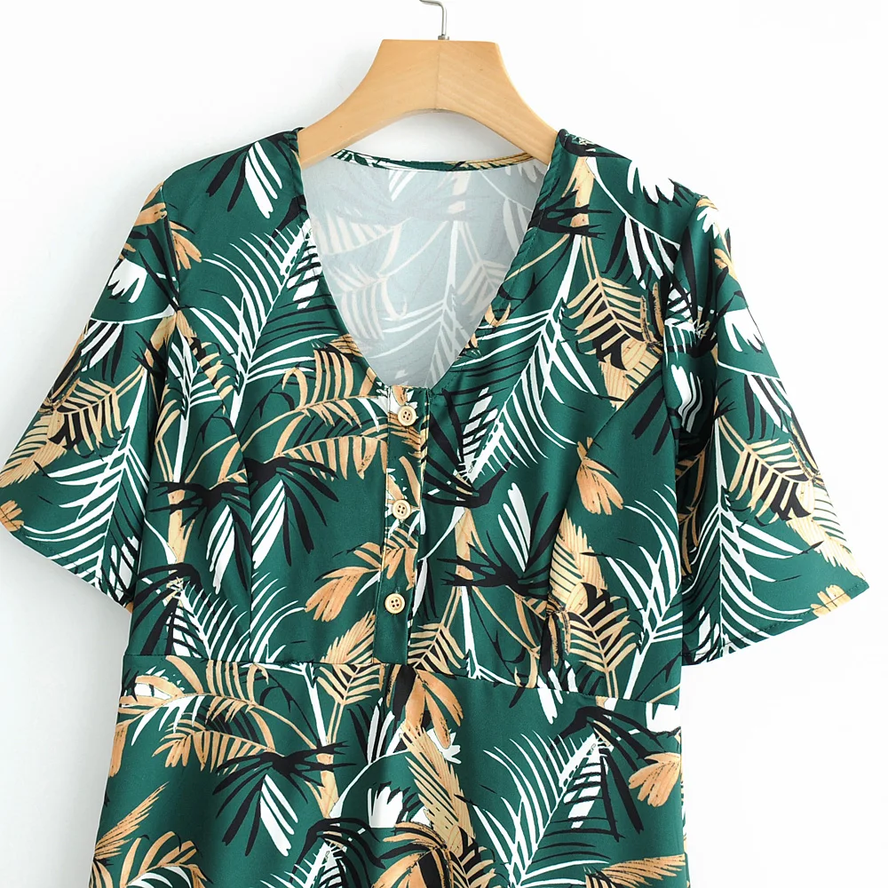 Женское платье до колена с принтом зеленое прямое v образным вырезом и коротким