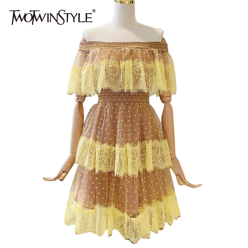 Кружевное платье TWOTWINSTYLE повседневное с высокой талией в горошек вырезом