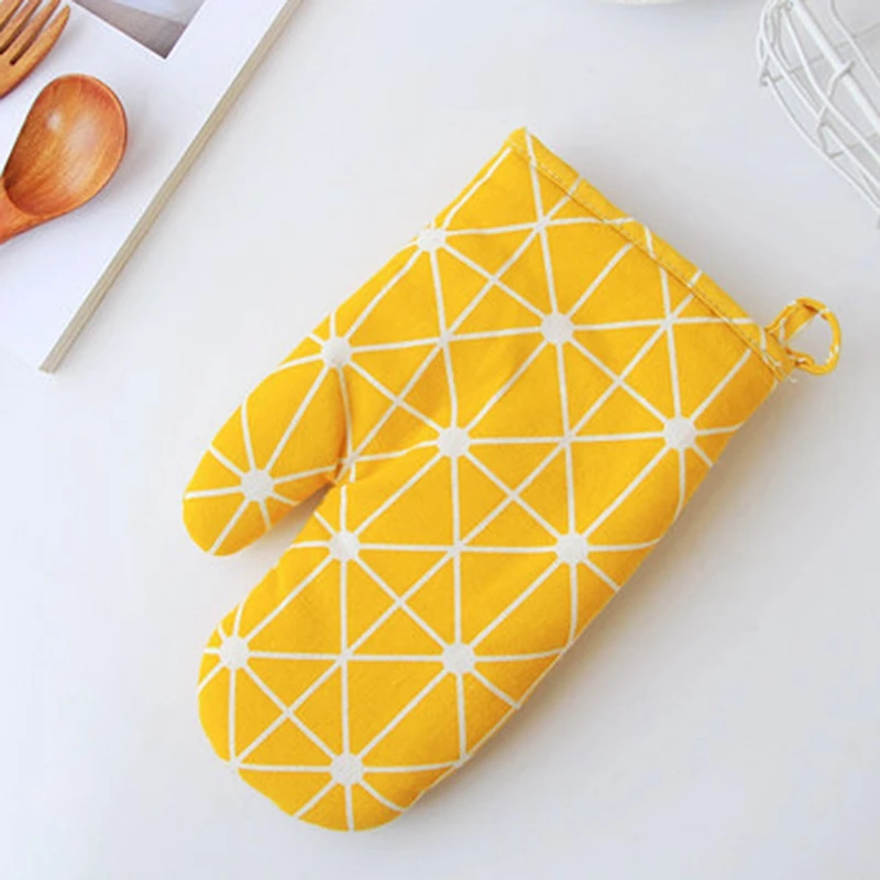 

Set of Oven Mitt and Heat Resistant Pot Holder Pad Protective Oven Gloves the Goods for Kitchen Cooking Baking