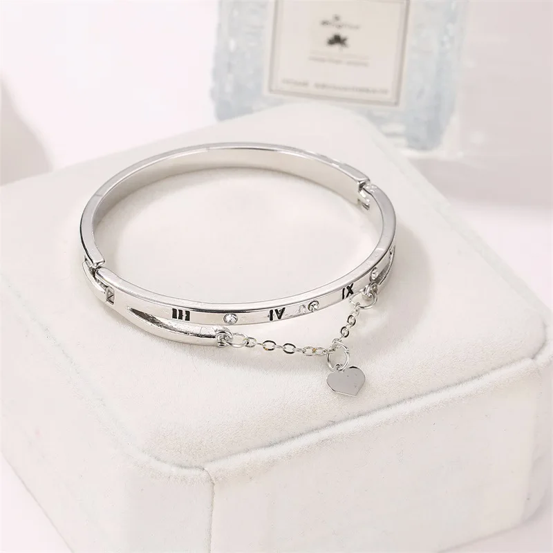 

Euro-American Love Roman Bracelet Digital Tassel Heart Temperament Bracelet