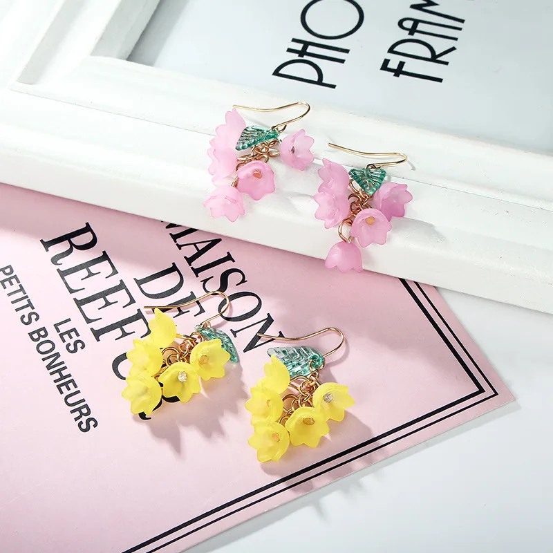 Астетика художественные серьги маленькие чистые и свежие милые цветы для