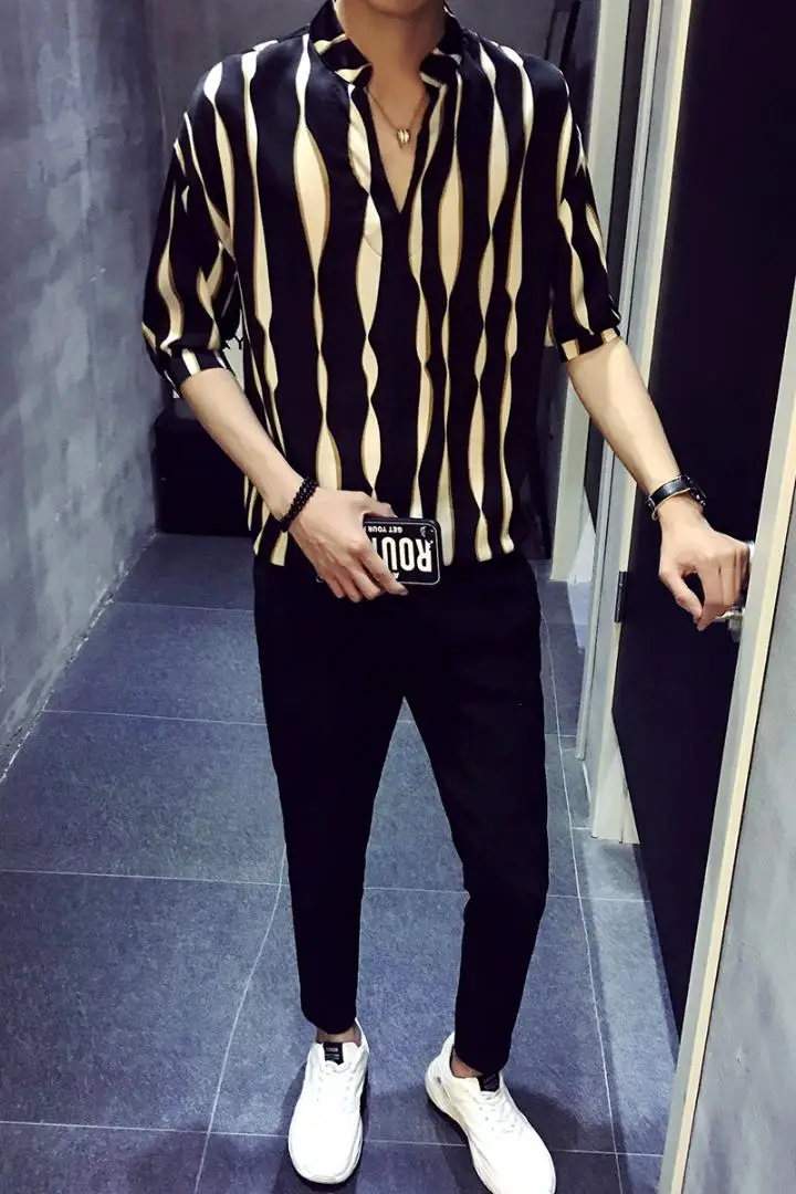 

New Summer Men's Loose Stripes Half Sleeve Shirt Korean Version V - Neck Cuff Handsome Middle Sleeve Shirts Men