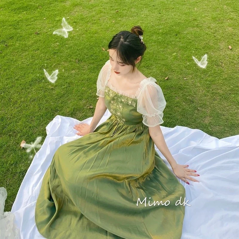 Женское кружевное платье миди элегантное праздничное зеленого цвета с коротким