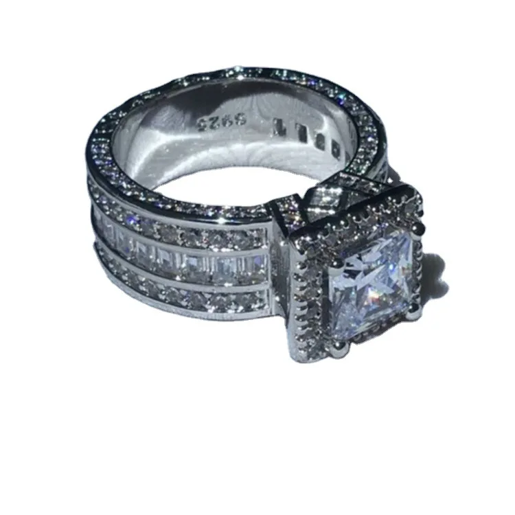 

New fashion European and American ladies engagement ring inlaid zircon ring gift