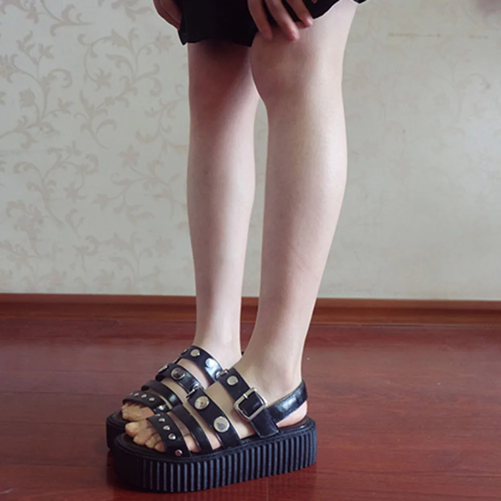 Босоножки женские на высоком каблуке с заклепками платформе | Обувь