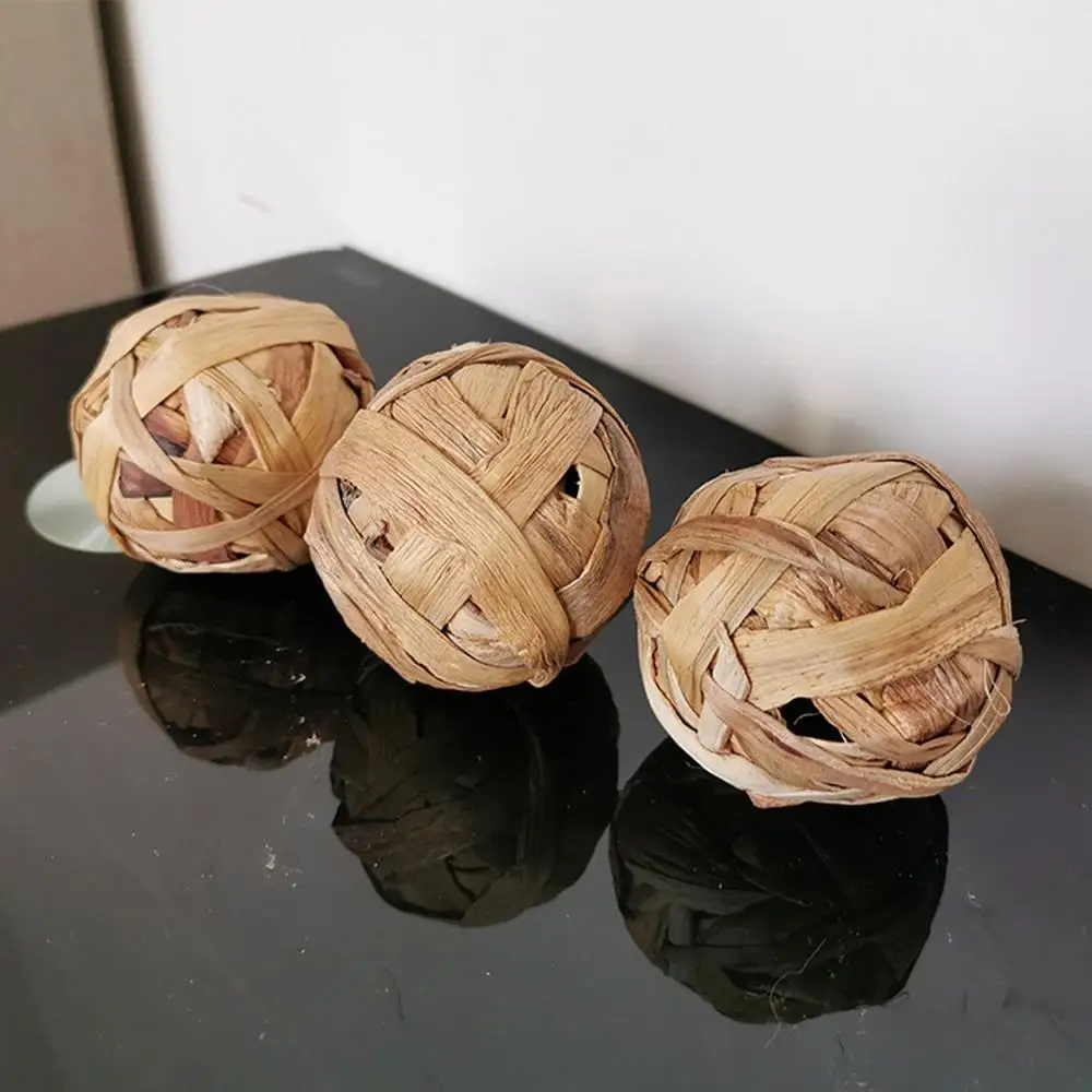 

7CM Small Animal Pets Chew Toys Natural Grass Ball with Bell for Rabbit Hamster Guinea Pig for Tooth Cleaning Pet Supplies