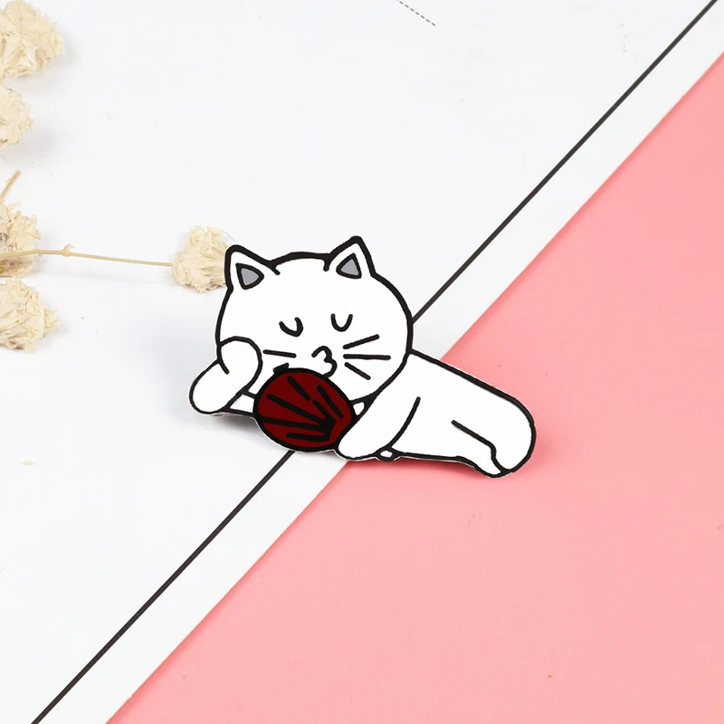 С рисунком кота из мультфильма коллекция Брошь вентилятор для чтения ленивый