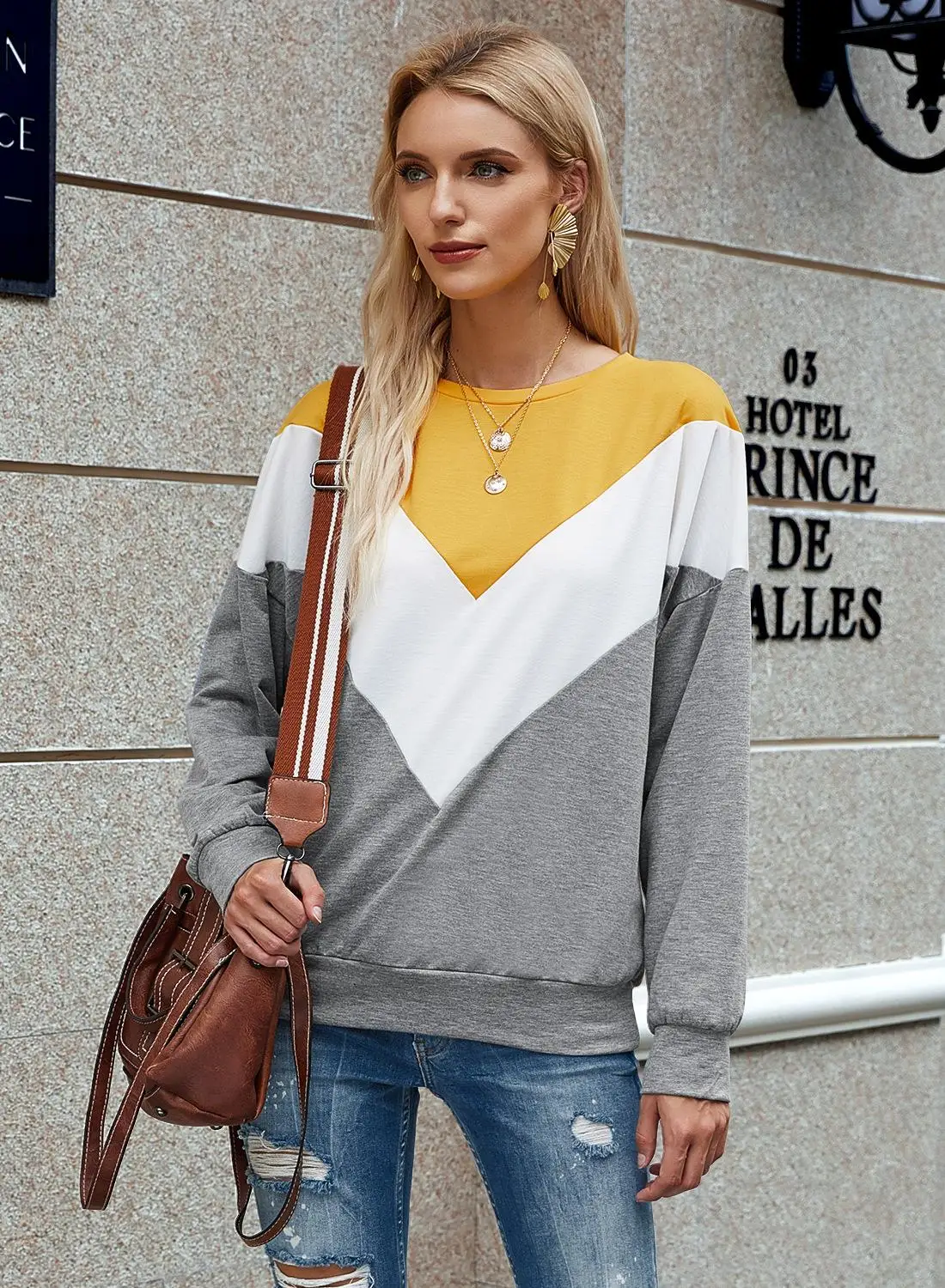 

2020 Pullover Women's Jackets Hot-Selling Three-Color Stitching Long Sleeve Hoodies Women Top Aesthetic Graphic