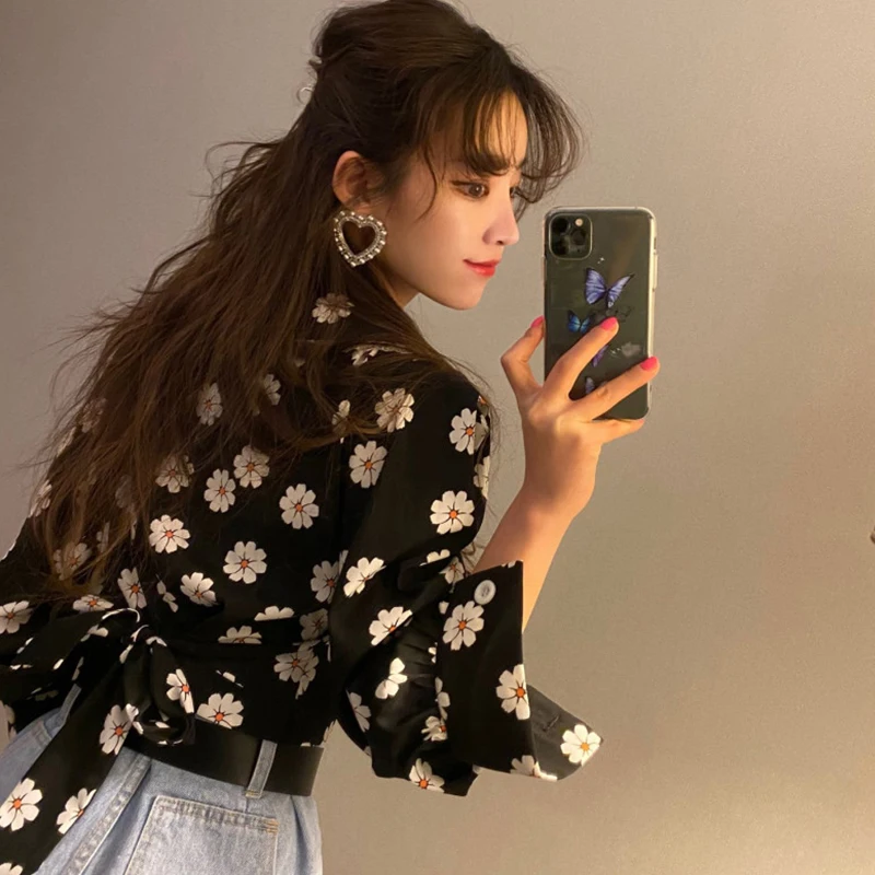 

VICONE chic web celebrity retro sweet age reduction flowers short chiffon blouse with high waist long sleeve Shirt