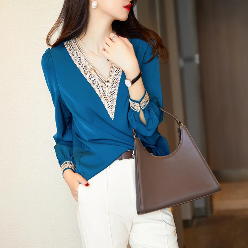 

Shirts & Blouses